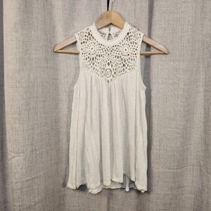 American Rag Cie White Crochet Neck Sleeveless Tank Top Size‎ S
